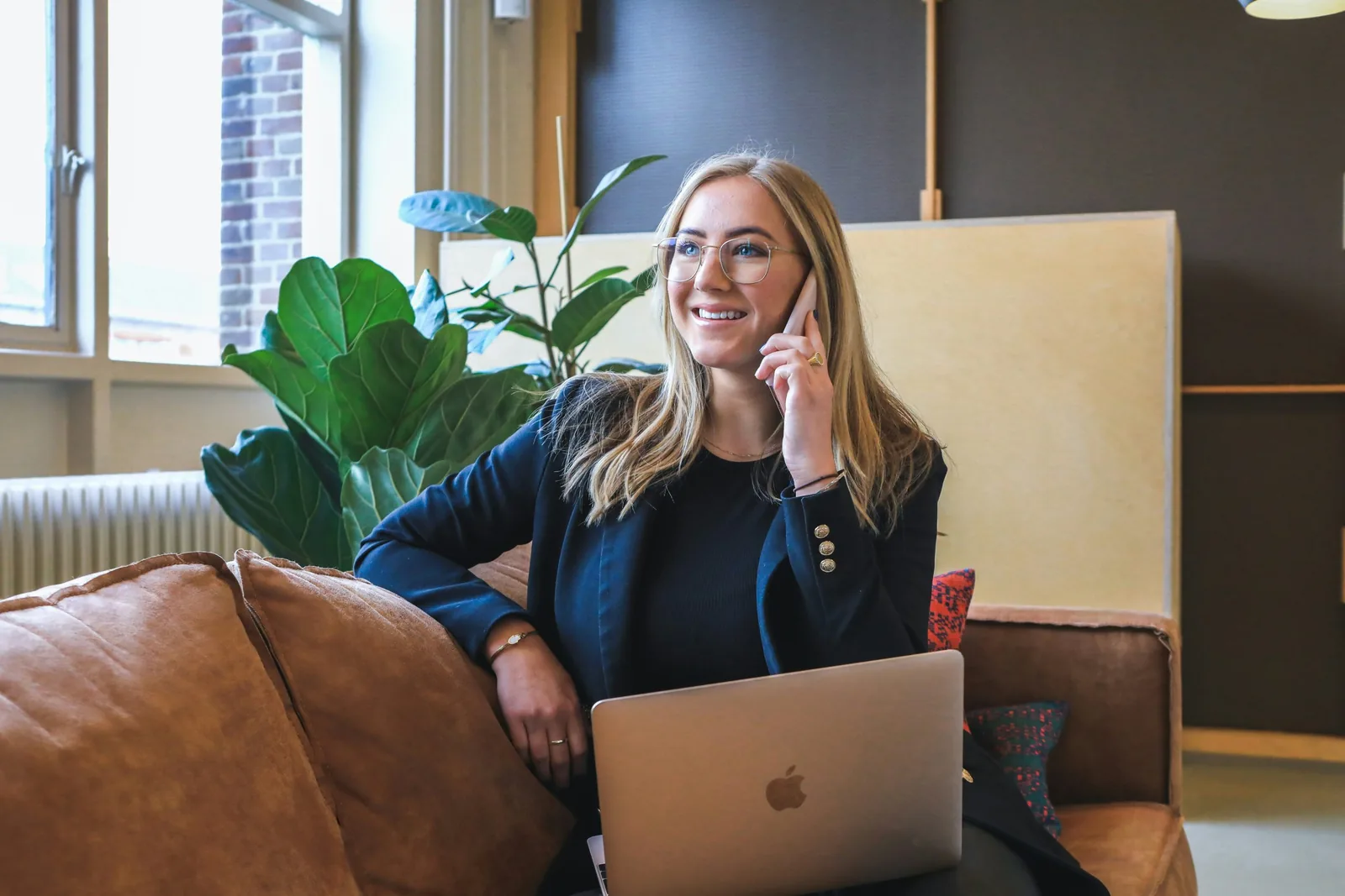 A virtual paralegal assistant answering a call